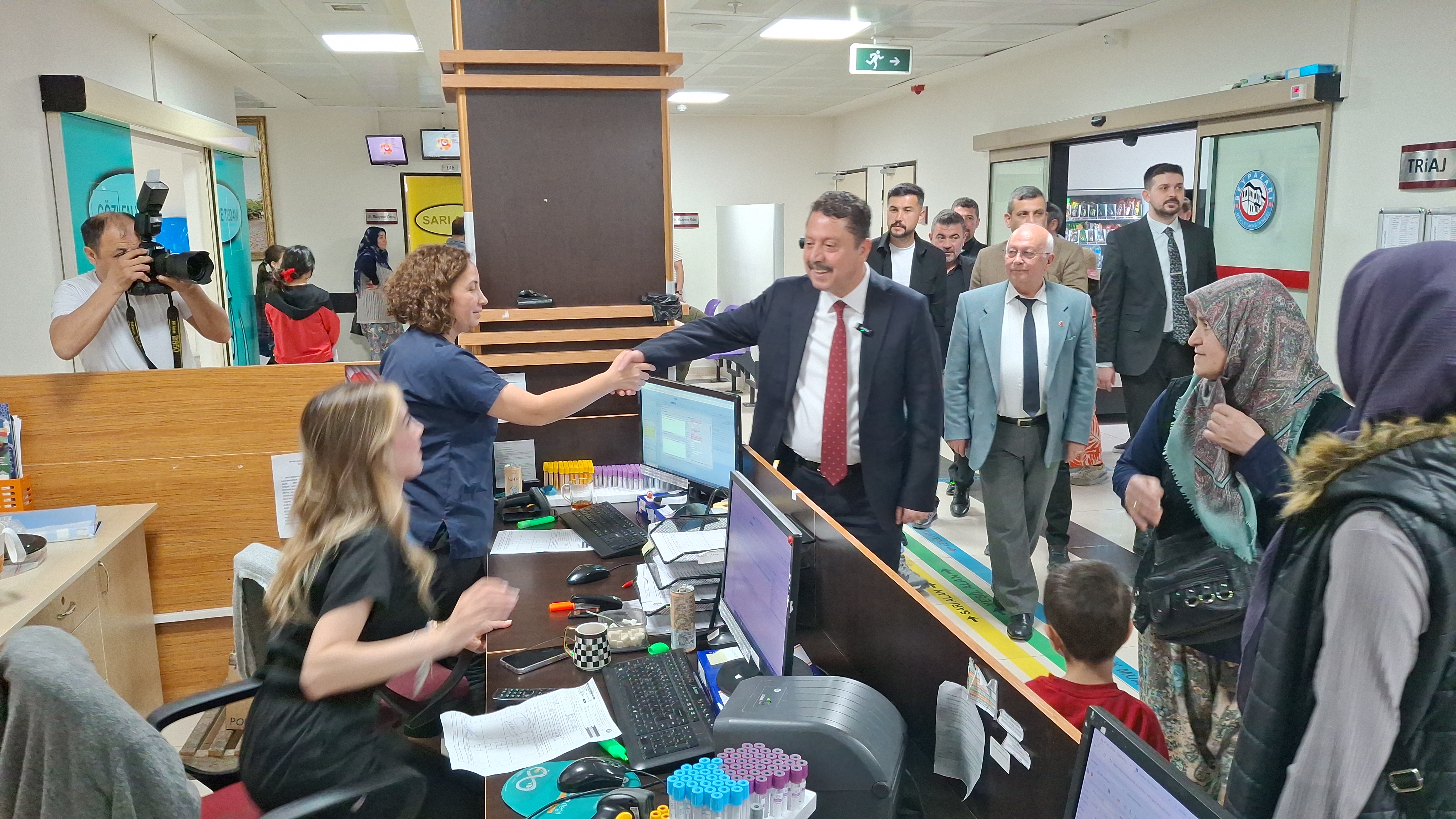 Belediye Başkanı Özer Kasap, Nöbette bulunan çalışanlara bayramlaşma ziyaretinde bulundu