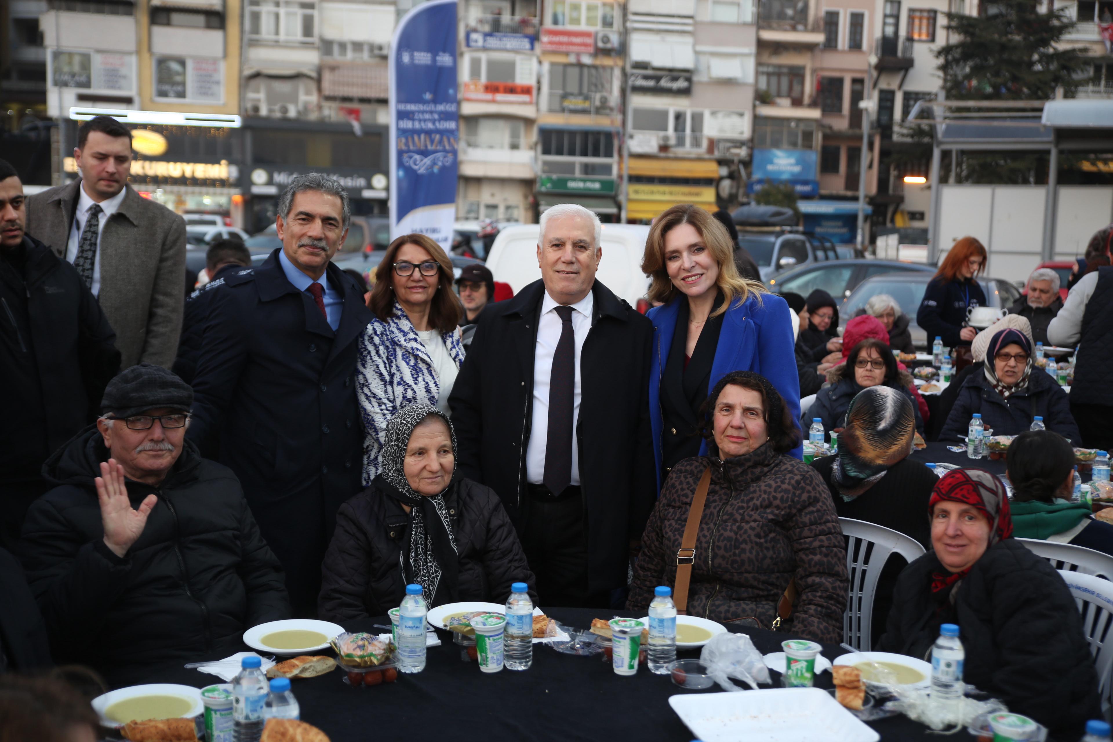 Bursa Büyükşehir Belediyesinden Gemlik'te 3000 kişilik iftar