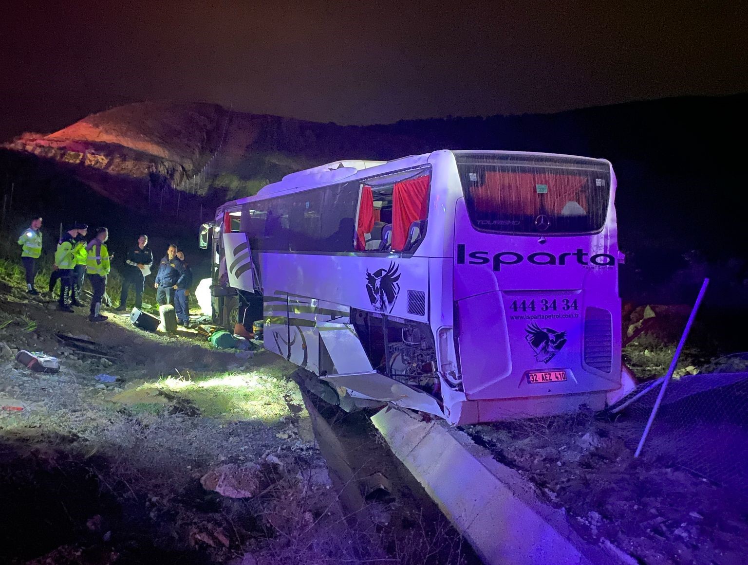 Aydın’da yolcu otobüsü devrildi: 1 ölü, 27 yaralı
