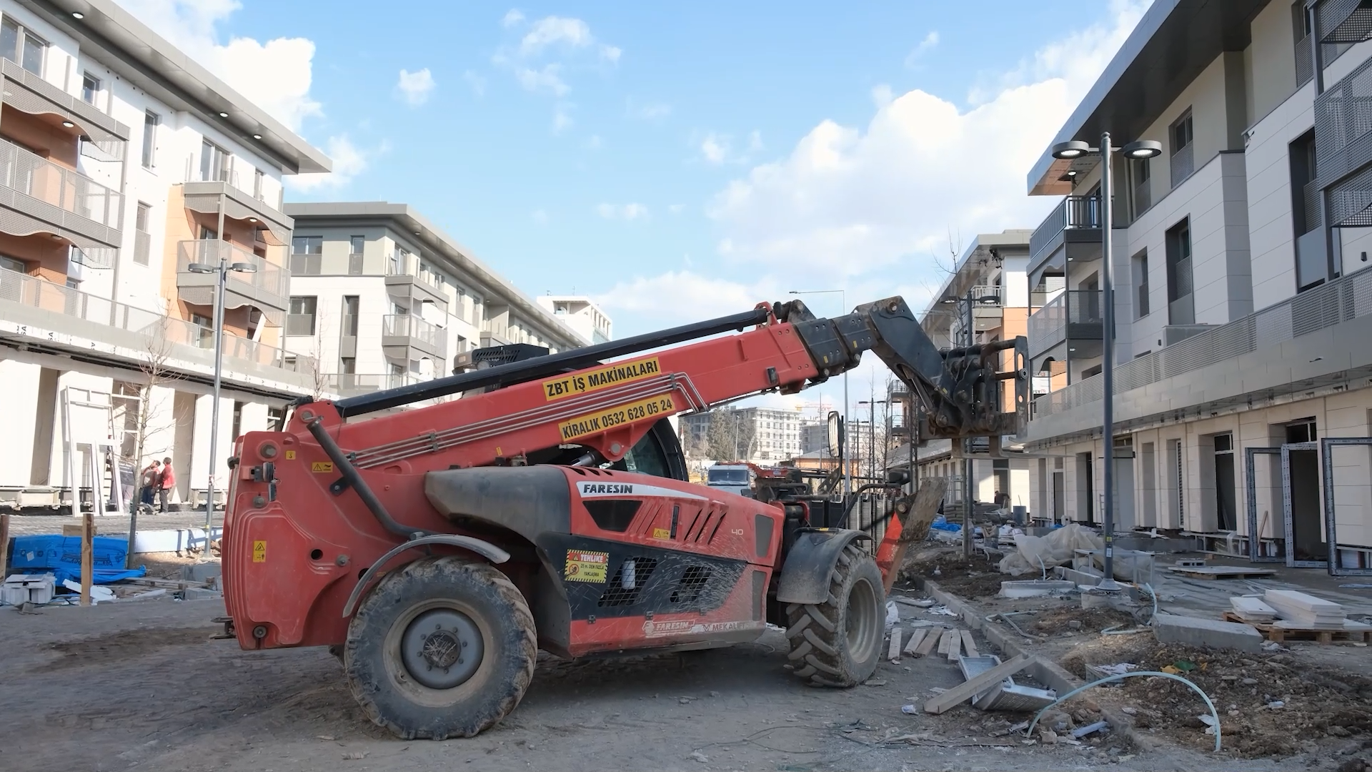 Kahramanmaraş'ta 4 bin işçi deprem konutları için çalışıyor