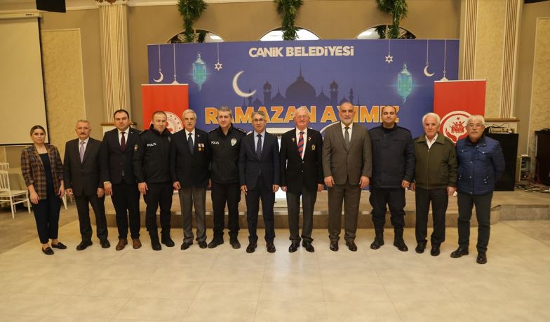 Canik Başkanı Sandıkçı, şehit ve gazi aileleriyle iftarda buluştu