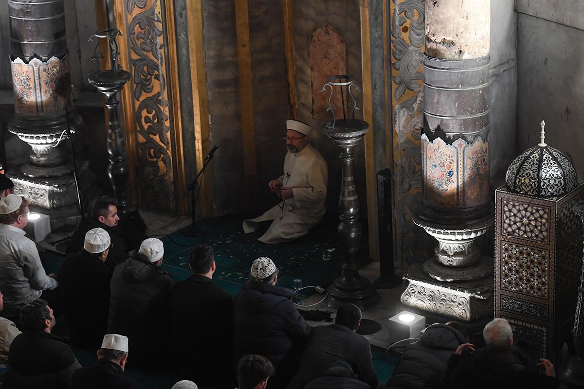 Diyanet İşleri Başkanı Ali Erbaş, Ayasofya Cami'sinde teravih namazı kıldırdı