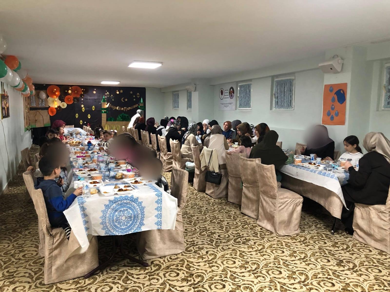 Kars'ta 4-6 yaş minikler ve aileleri iftar sofrasında buluştu