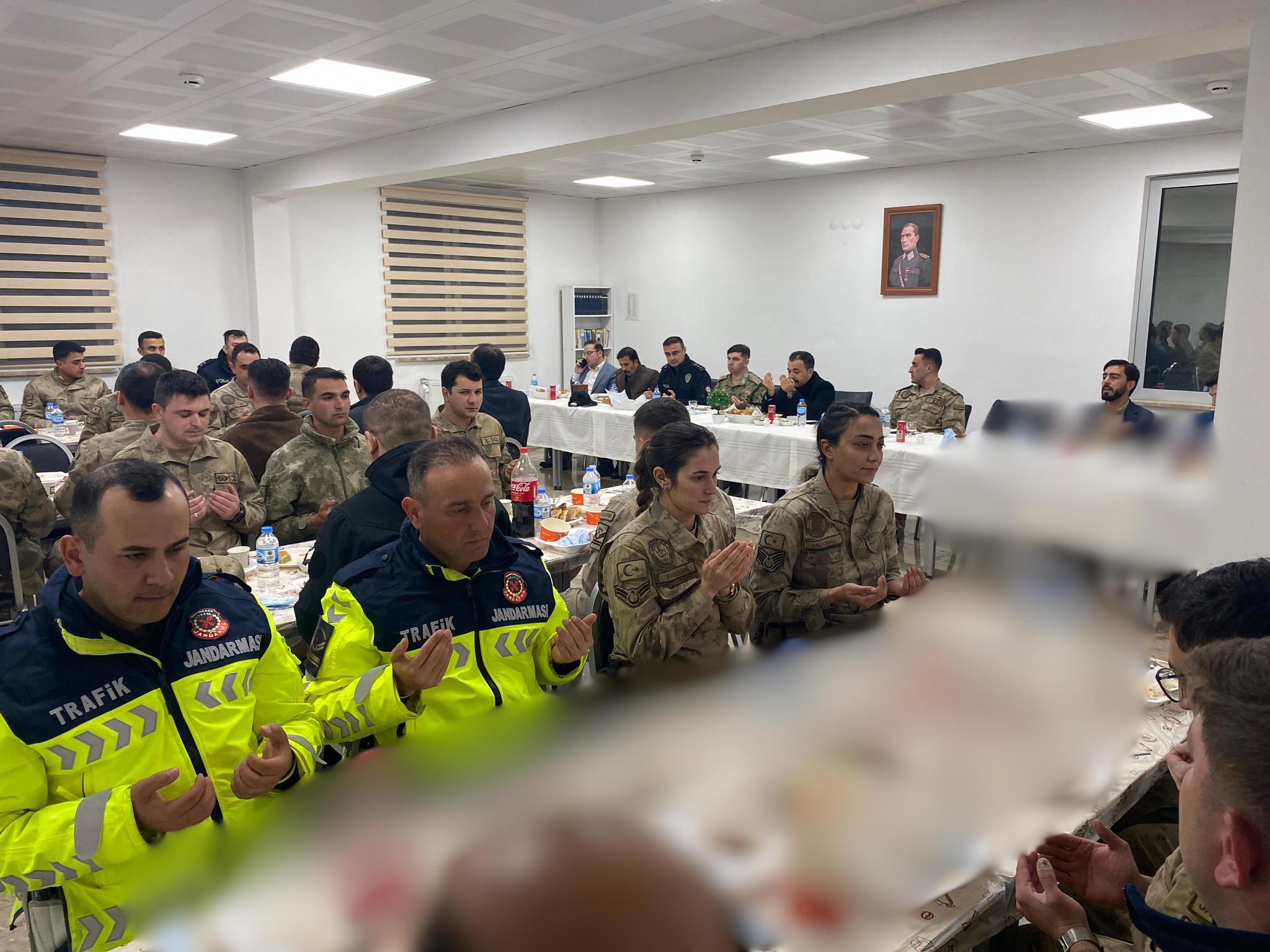 Digor Kaymakamı Okatan, Jandarma ve Emniyet Müdürlüğü personeliyle oruc açtı