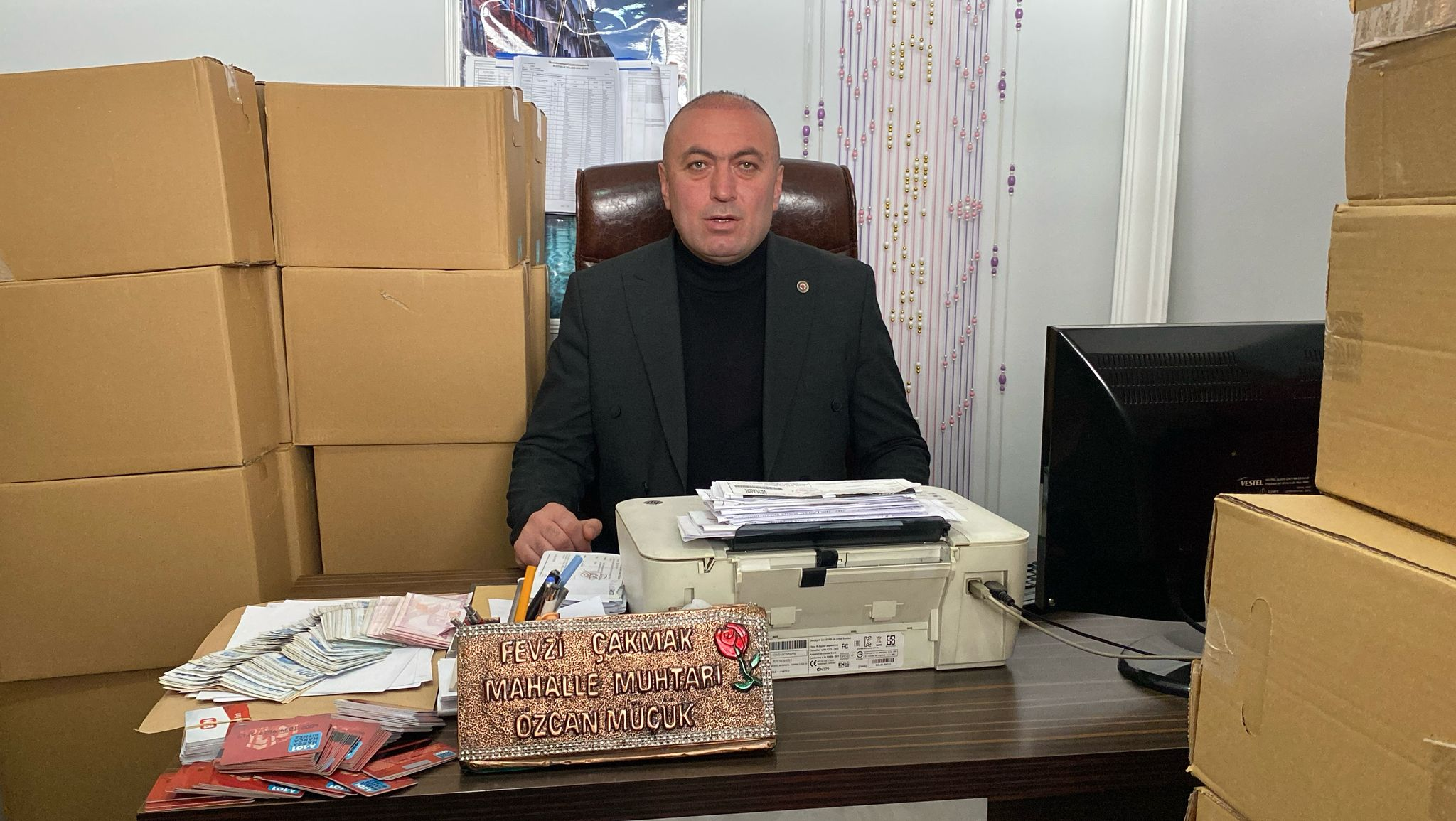 Efsane Muhtar Özcan Mücük, mahalle sakinlerini yine sevindirdi