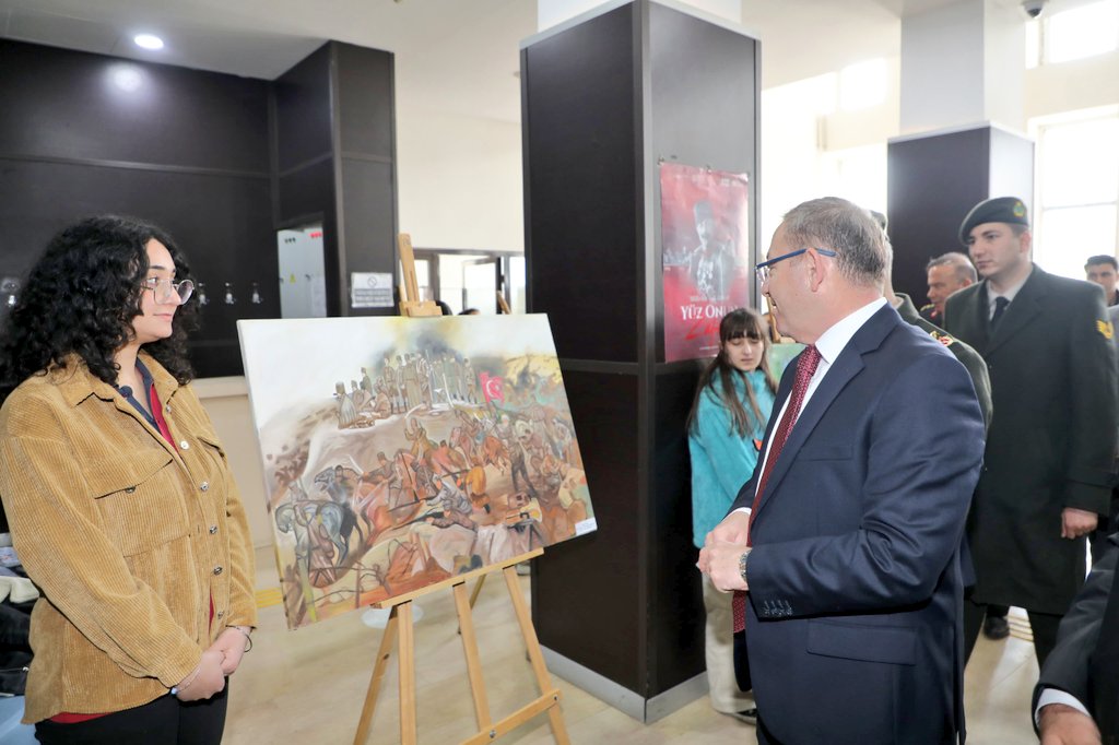 Vali Ziya Polat, "Çanakkale" temalı resim sergisinin açılışını gerçekleştirdi