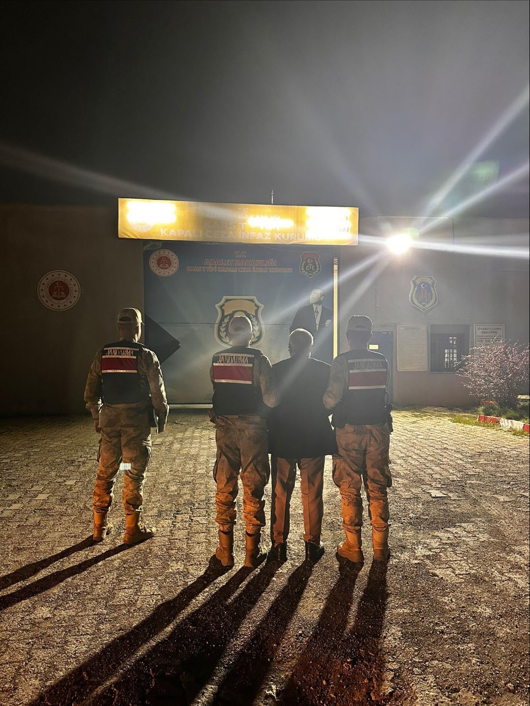 Kars'ta kesinleşmiş 3 yıl hapis cezası bulunan şahıs yakalandı