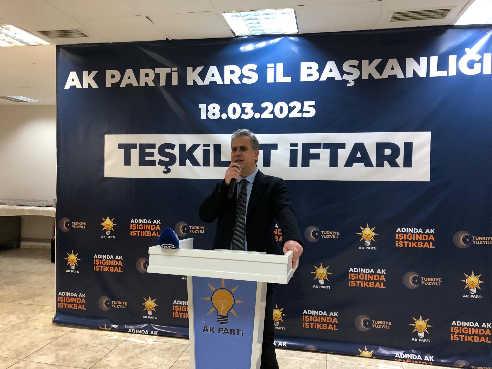 AK Parti Genel Başkan Yardımcısı Yalçın, iftarda partililere hitap etti