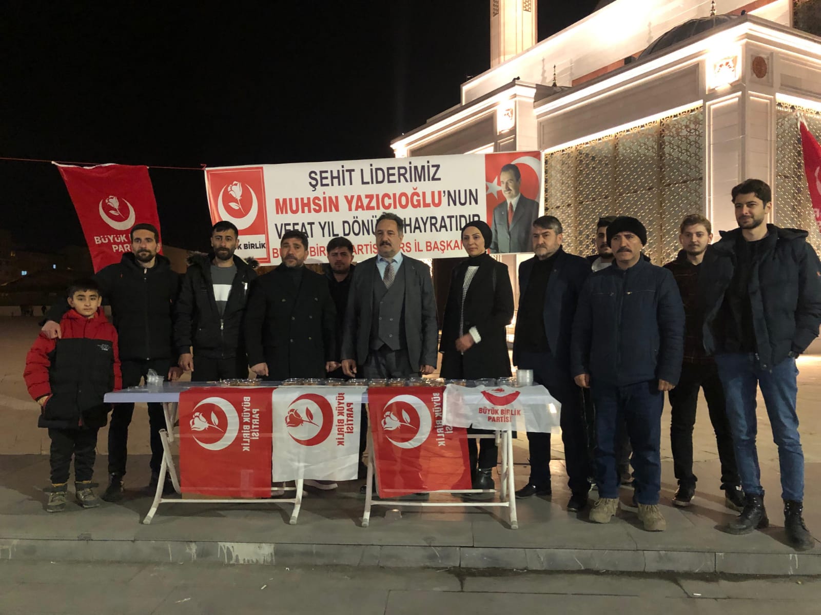 Kars'ta BBP Genel Başkanı Muhsin Yazıcıoğlu için lokma dağıtıldı