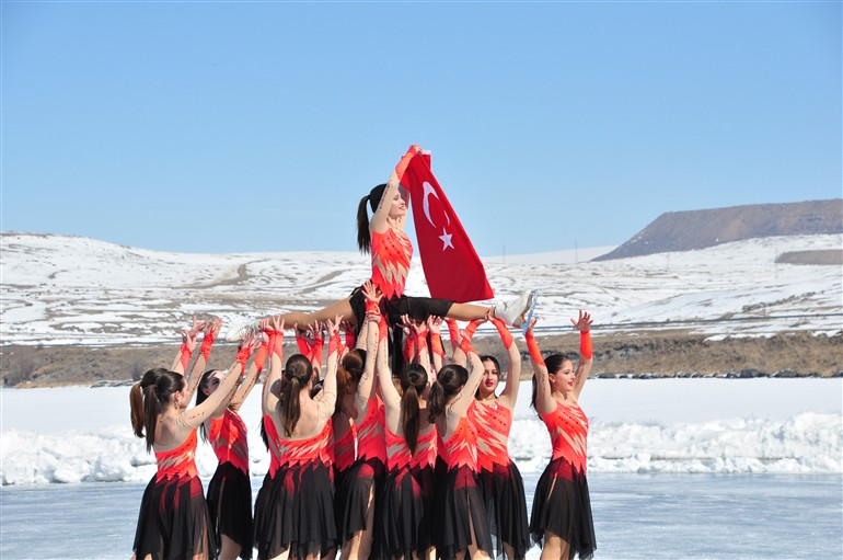 Çıldır Gölü'nde Kış Festivali coşkusu