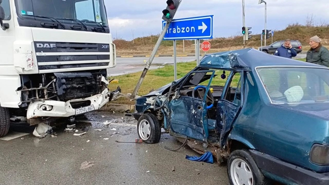 Vakfıkebir’de TIR ile taksi çarpıştı: 3 yaralı