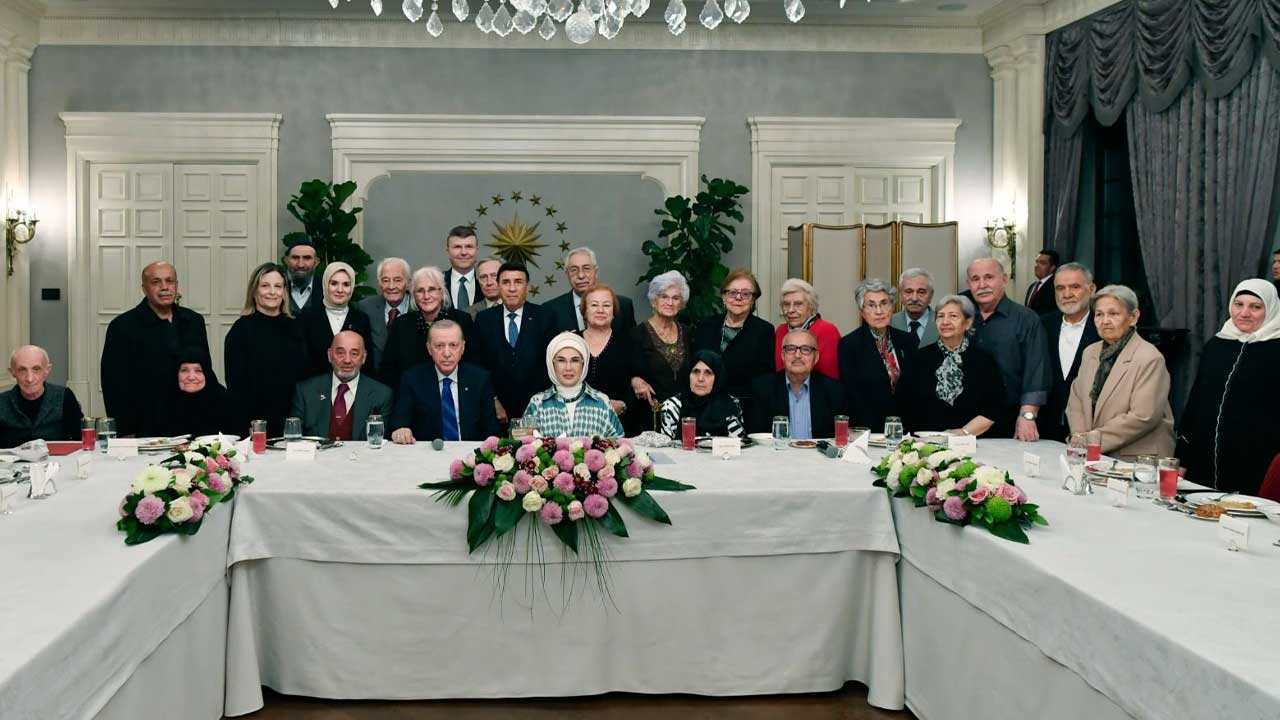 Cumhurbaşkanı Erdoğan’dan huzurevi sakinlerinin iftarına sürpriz ziyaret