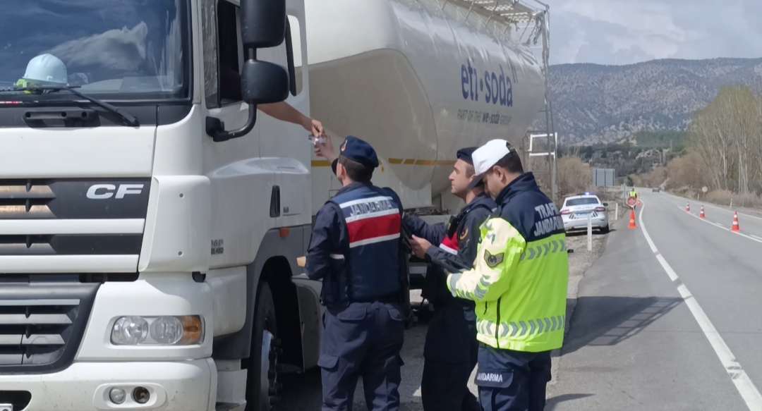 Nallıhan'da jandarma ve polisten şeker tadında uygulama