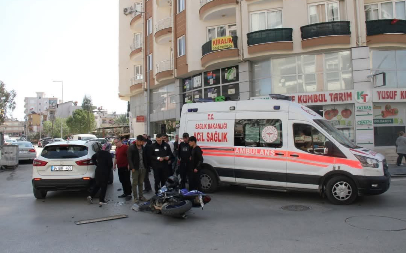 Serik'te motosiklet sürücüsü kazayı hafif sıyrıklarla atlattı