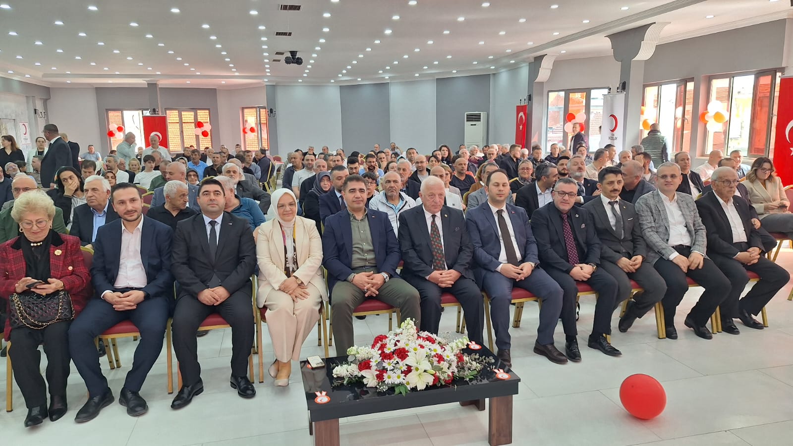 Türk Kızılay Düzce Başkanı Av. Halil Aydın güven tazeledi