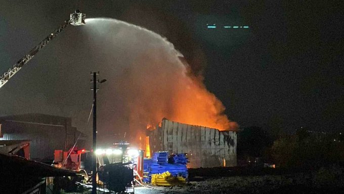 Kocaeli’de geri dönüşüm tesisinde yangın