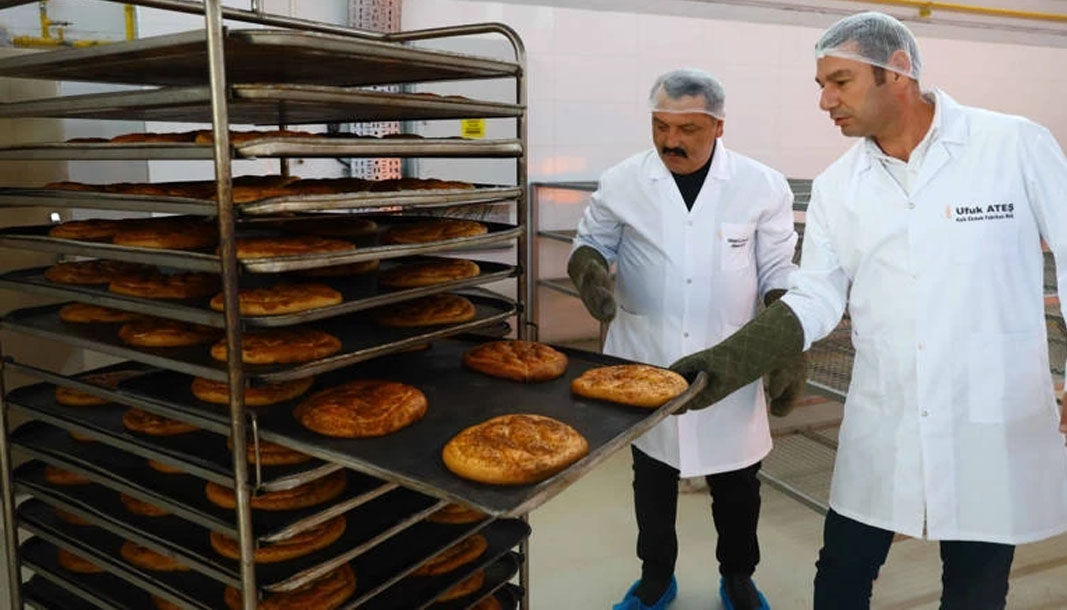 Antalya Halk Ekmek büfelerinde ramazan pidesi 15 TL