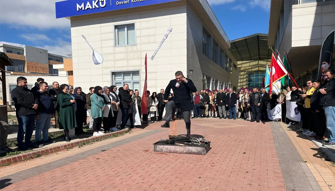 Burdur MAKÜ’de demir dövüldü, nevruz ateşi yakıldı