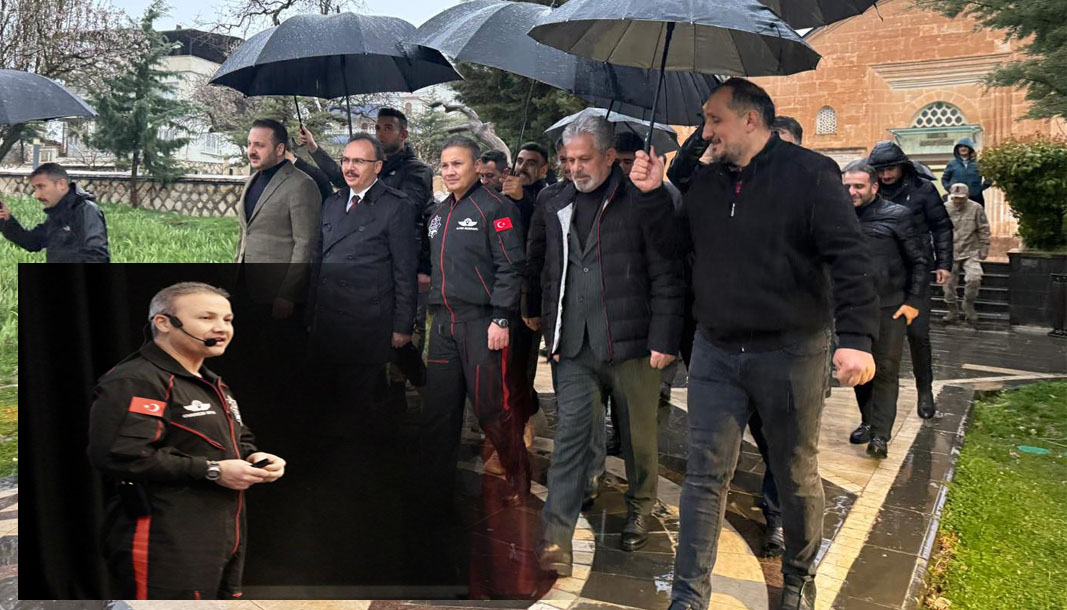 Türkiye'nin ilk astronotu Alper Gezeravcı, Siirt'te öğrencilerle buluştu