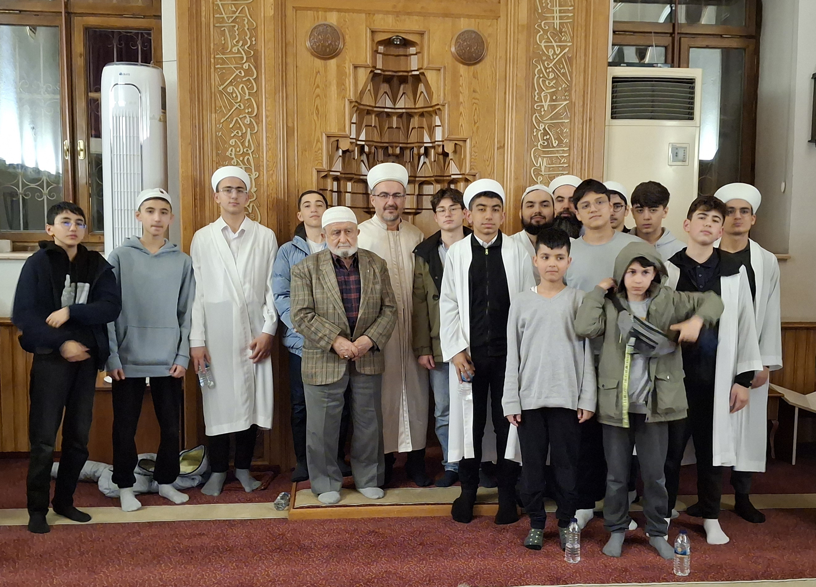 Gelenek bozulmadı, Tabakhane Cami'nde teravih hatimle kılınıyor