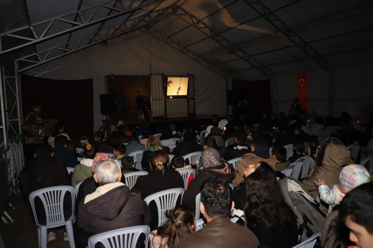 Turhal’da Ramazan çadırında Hacivat-Karagöz şöleni
