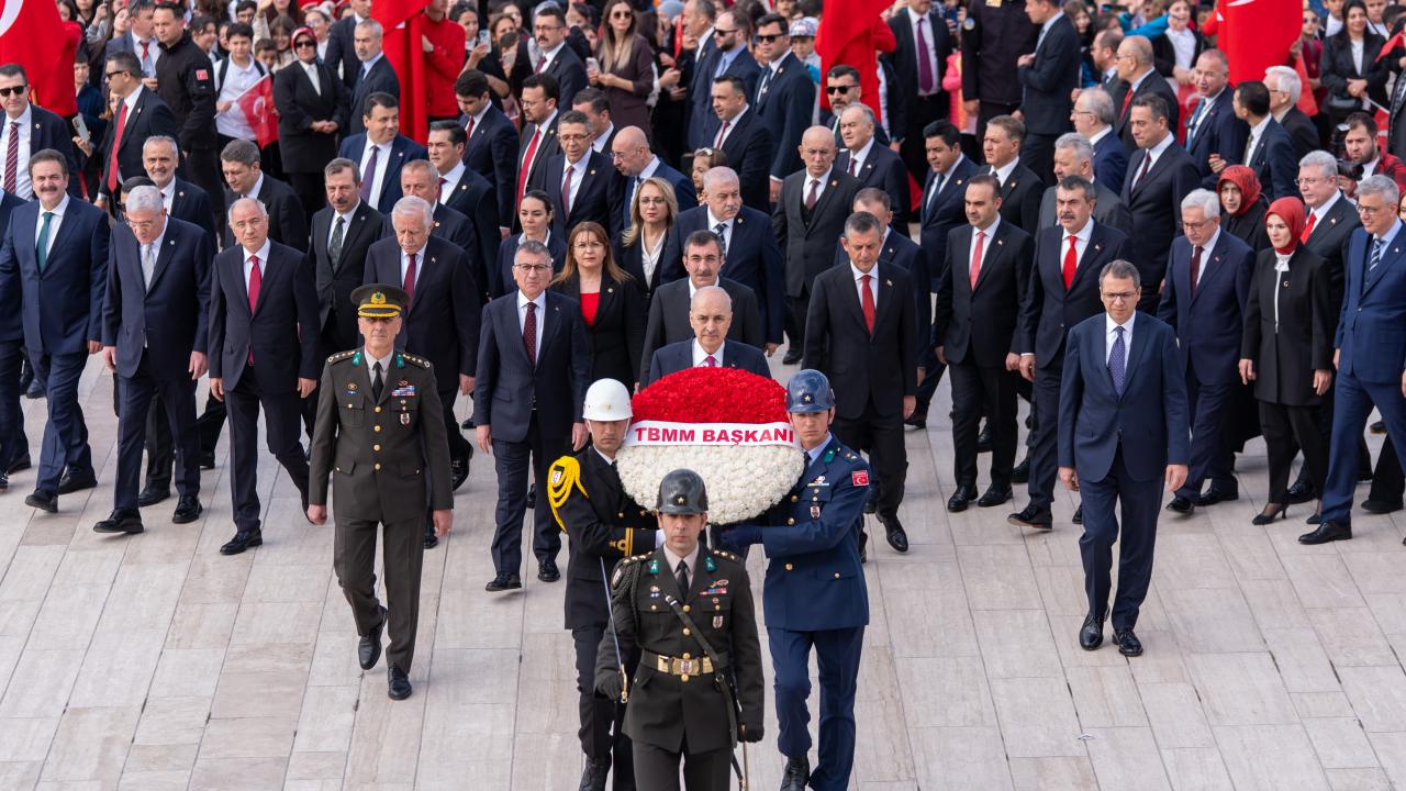 Bugün 23 Nisan: Devlet erkanı Anıtkabir'i ziyaret etti!