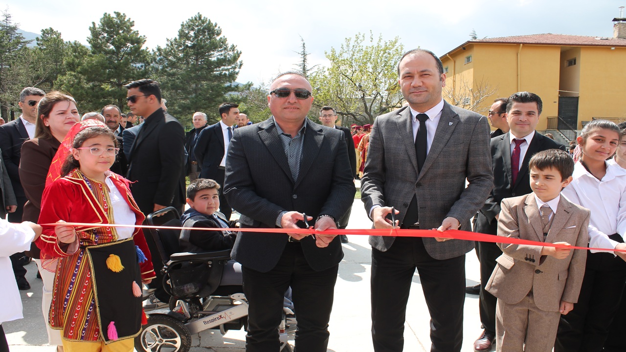 Çay’da Engelsiz Yarınlar Sergisi ve sera açılışı yapıldı