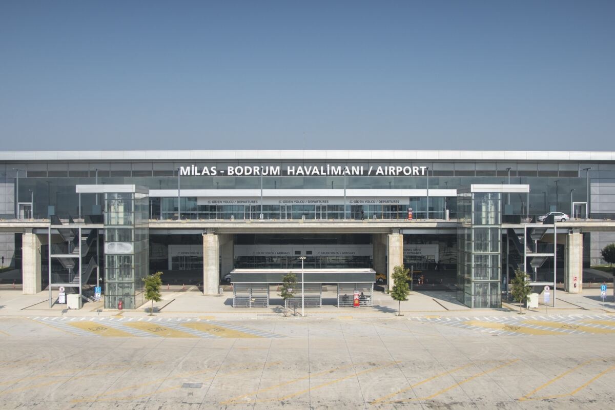 Milas-Bodrum Havalimanı sezonun ilk uçuşunu karşıladı