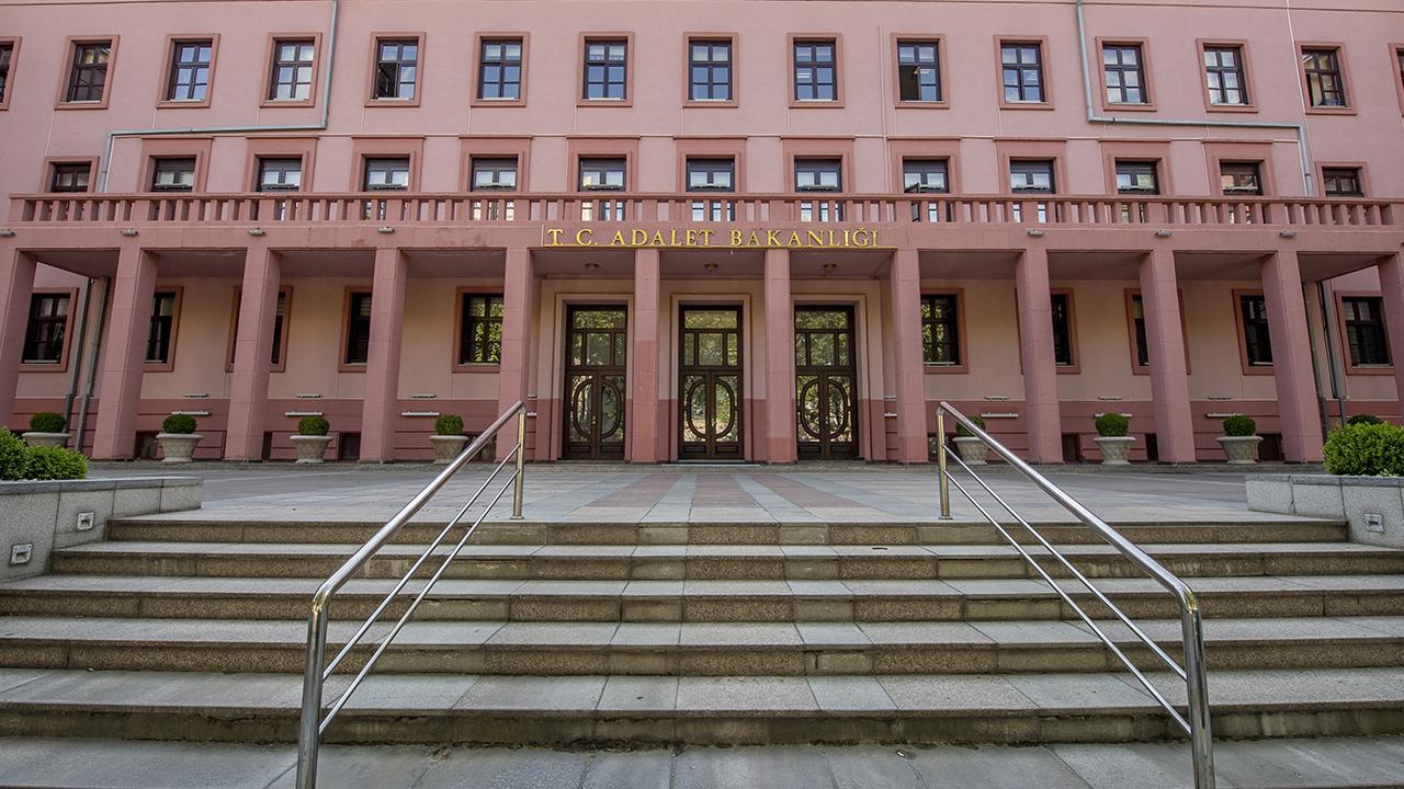 DEM Parti heyeti, Adalet Bakanı Yılmaz Tunç ile görüşmek üzere Adalet Bakanlığı'nda