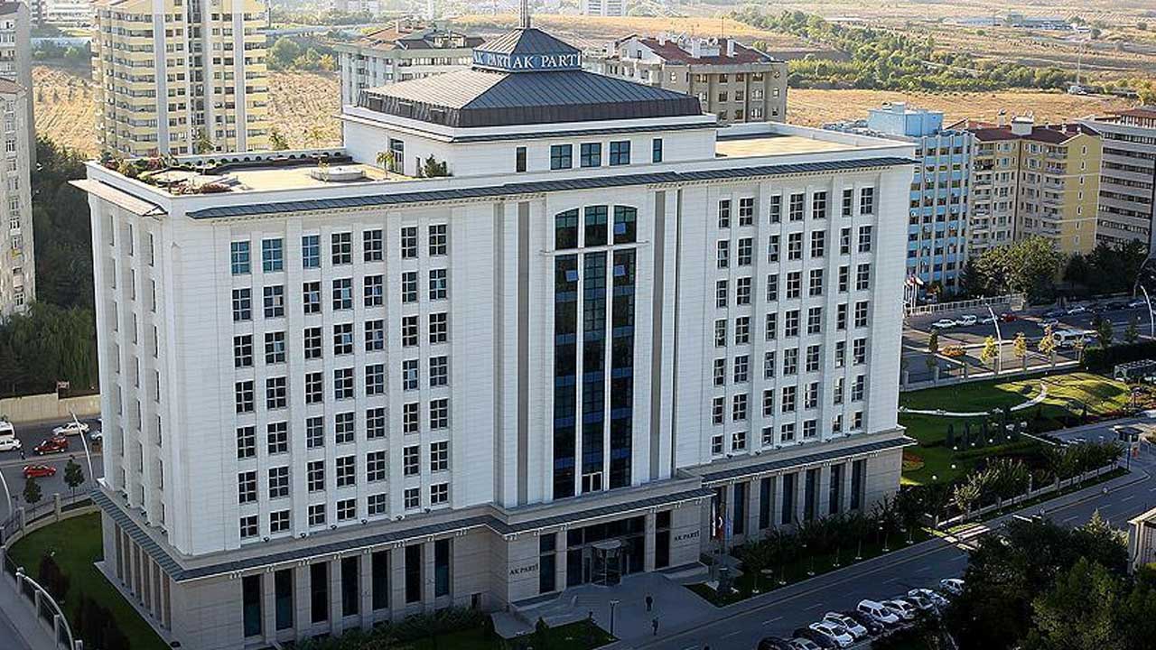 AK Parti’den 2028 hedefine eğitim hamlesi: 100 bin yöneticilik "Teşkilat Akademisi" başlıyor