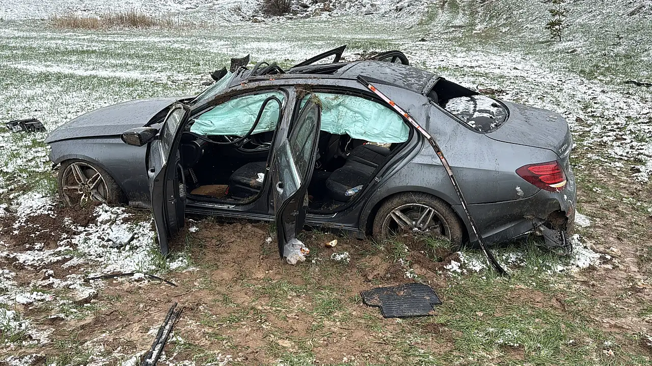 Aydın’dan Ağrı’ya yola çıkan aileden feci kaza!