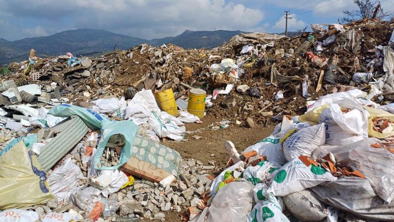 Bayraklı Belediyesi'ne açık alana çöp dökmekten ceza: 3,7 milyon lira
