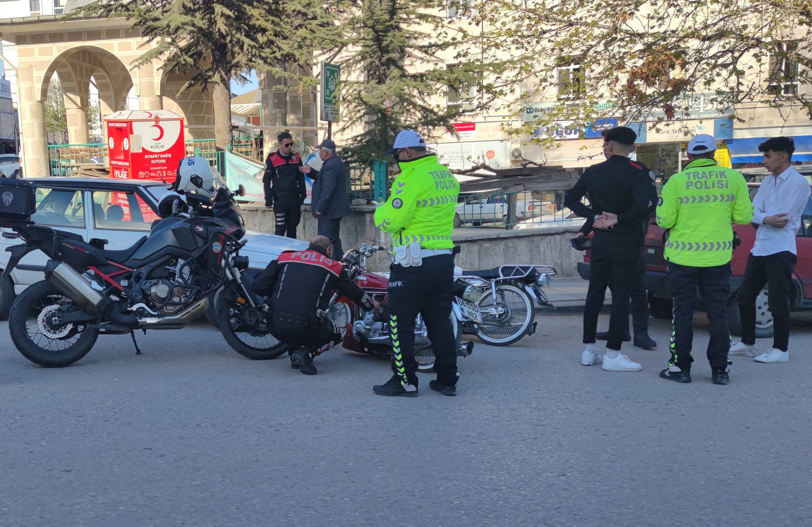 Emniyet motosikletler üzerinde denetimi artırdı