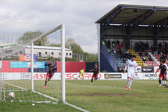 Düzcespor, Kahramanmaraşspor'u 1-0 mağlup etti