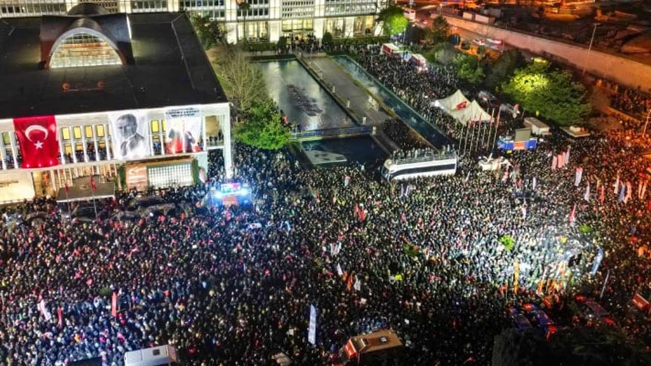 Ekrem İmamoğlu'nun gözaltısı sonrası başlayan eylemlere katılan 99 kişinin davası başladı