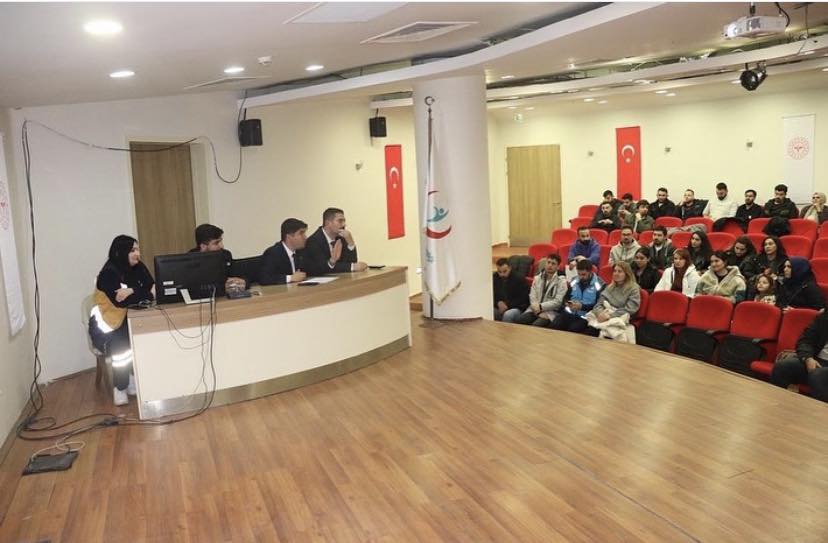 Kars 112 Acil Sağlık hizmetleri personeli ile değerlendirme toplantısı gerçekleştirildi