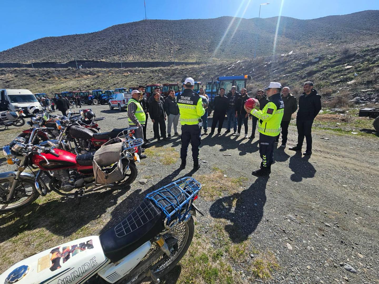 Kars’ta motosiklet sürücüleri bilgilendirildi