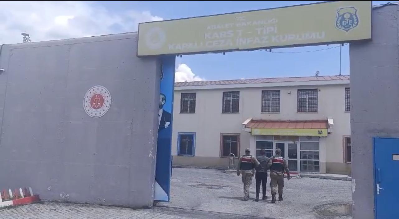 Kars’ta kesinleşmiş hapis cezasıyla aranan şahıs yakalandı