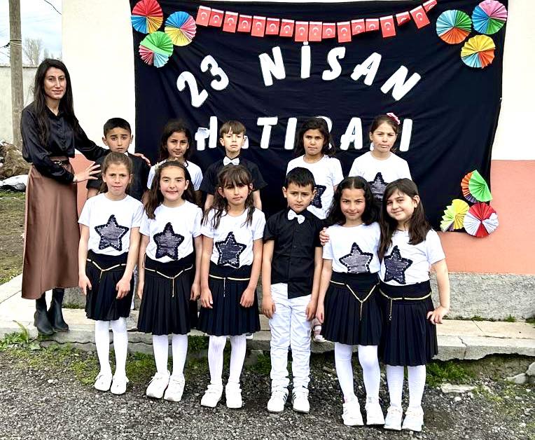 Kars Akyaka'daki Karahan Köyü’nde 23 Nisan coşkusu
