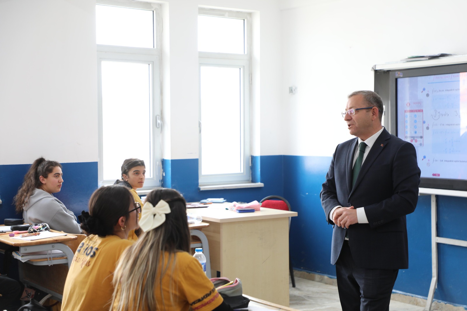 Vali Polat’ın okul ziyaretleri geleneği devam ediyor