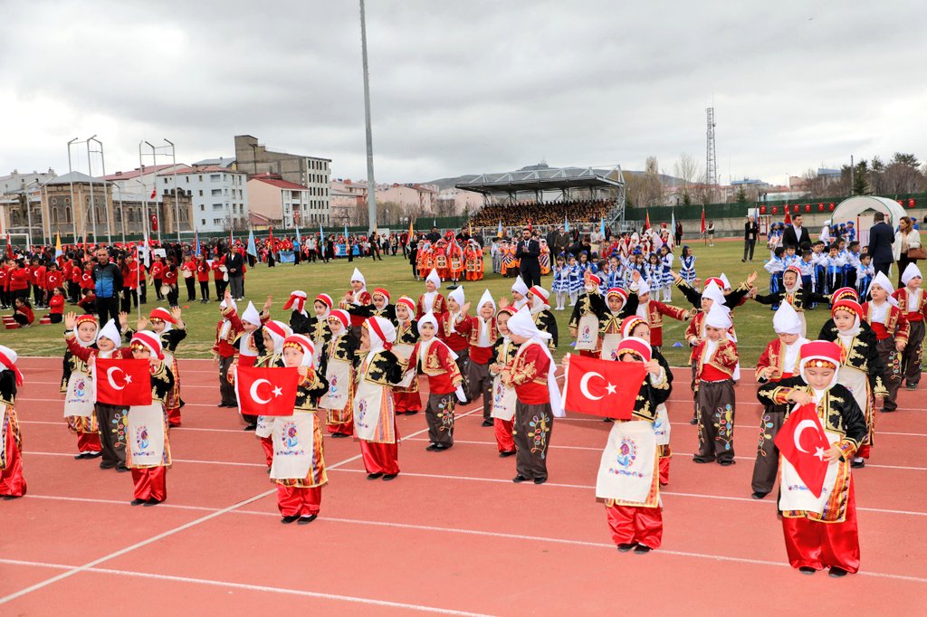 23 Nisan Ulusal Egemenlik ve Çocuk Bayramı Kars'ta sevinç ve coşkuyla kutlandı