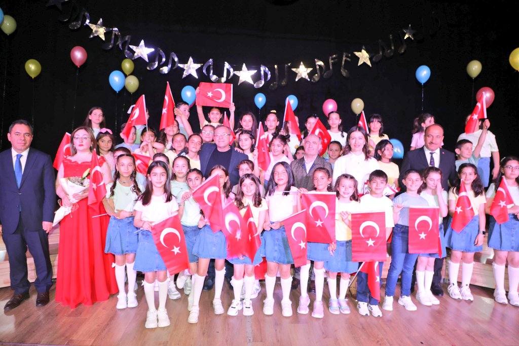 Vali Ziya Polat, 23 Nisan Çocuk Korosu Özel Konseri Programına katıldı