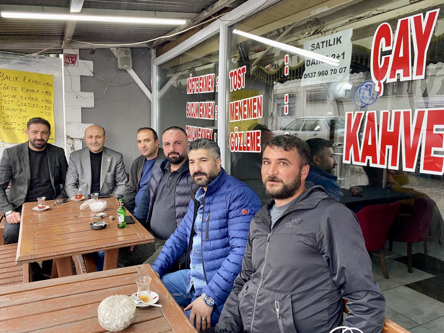Kars’ta Nisan yağmuru üşüttü, çay keyfi ısıttı