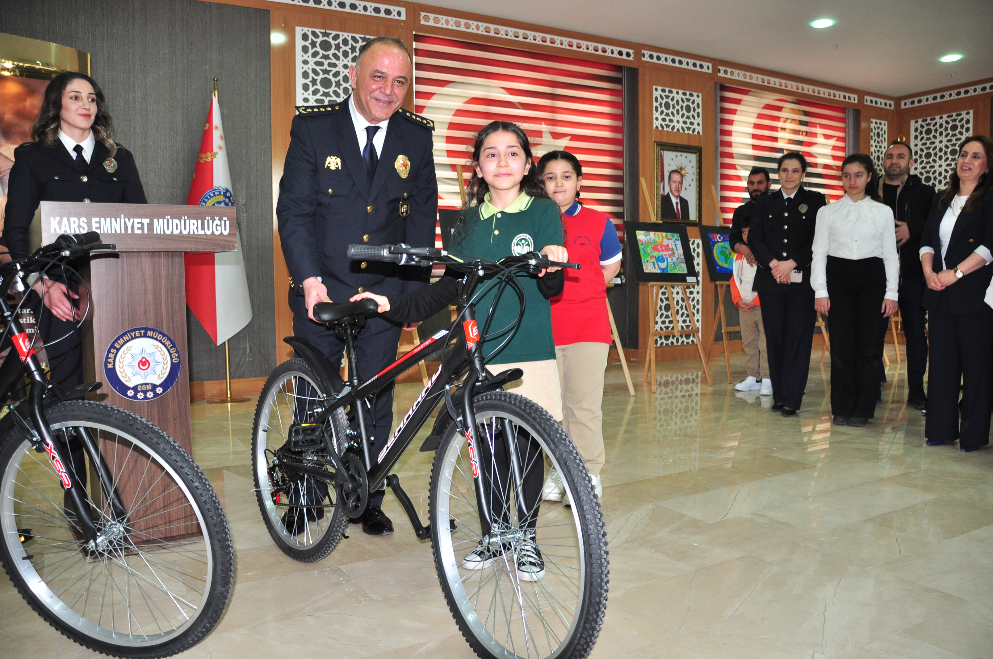 Kars'ta okullararası yarışmalarda dereceye girenlere ödülleri verildi