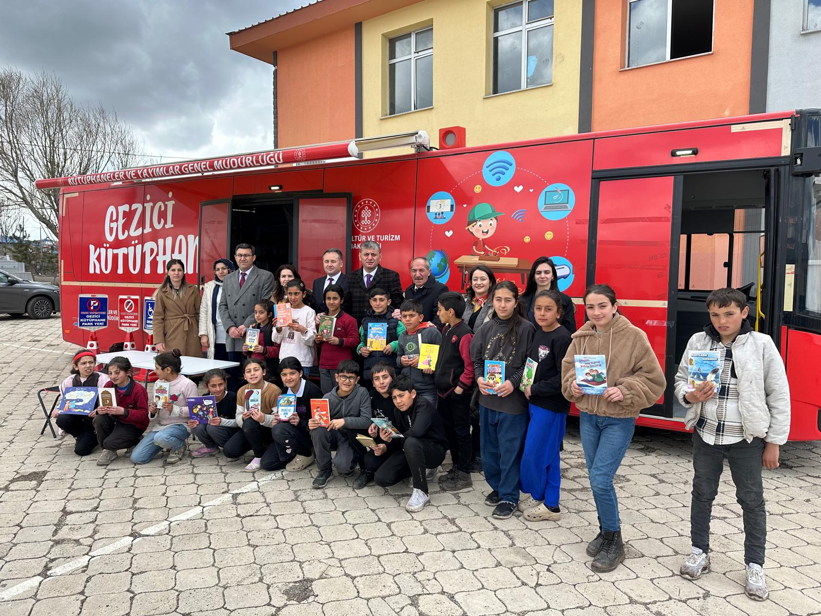 Gezici Kütüphane Kars’ın Her Köşesinde