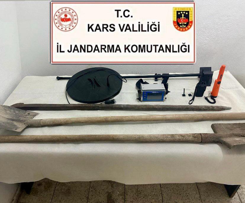 Kars’ta kaçak kazı yapan 4 kişi serbest bırakıldı