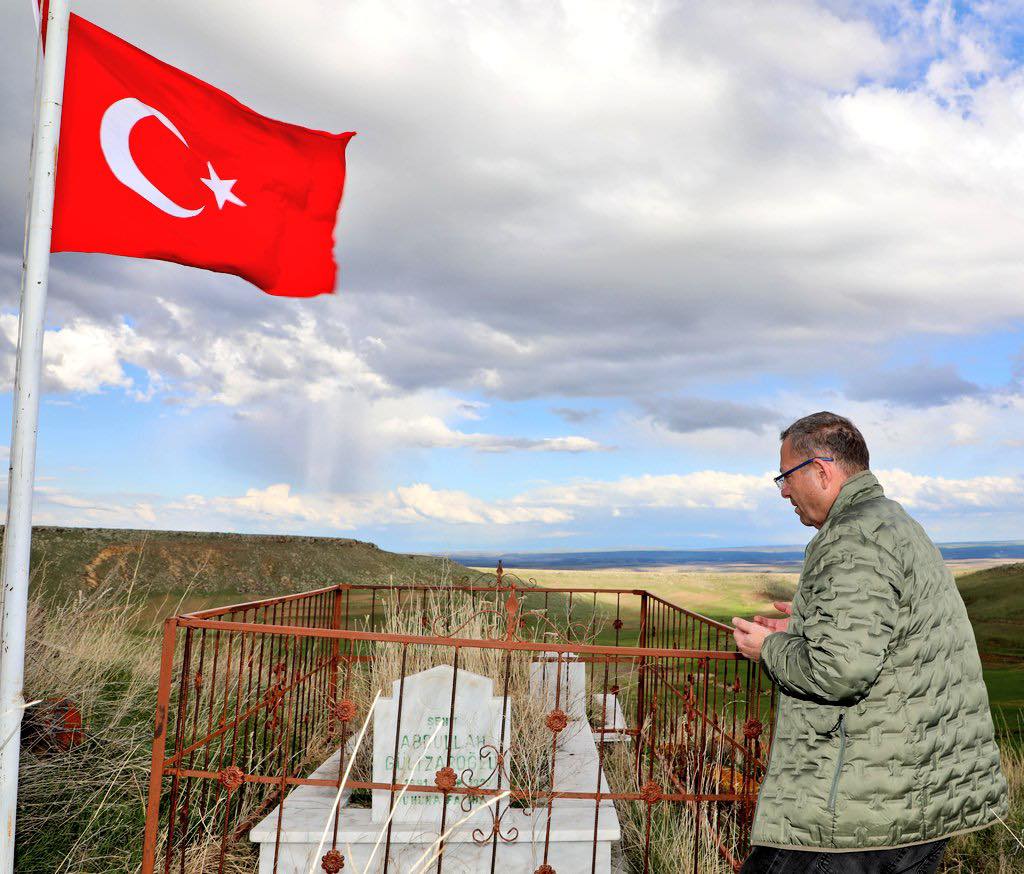 Vali Ziya Polat, Şehit Gülizaroğlu Abdullah’ın kabrini ziyaret etti