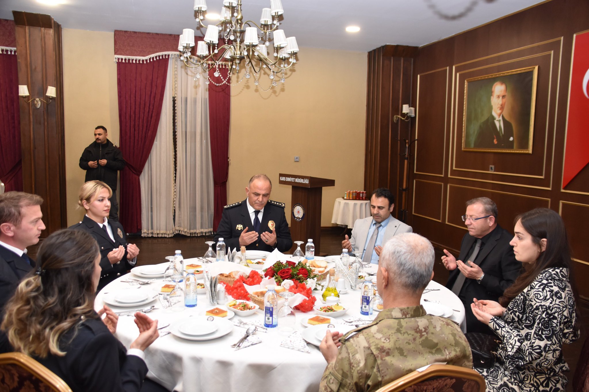 Kars'ta şehit ve gazi aileleri onuruna yemek verildi