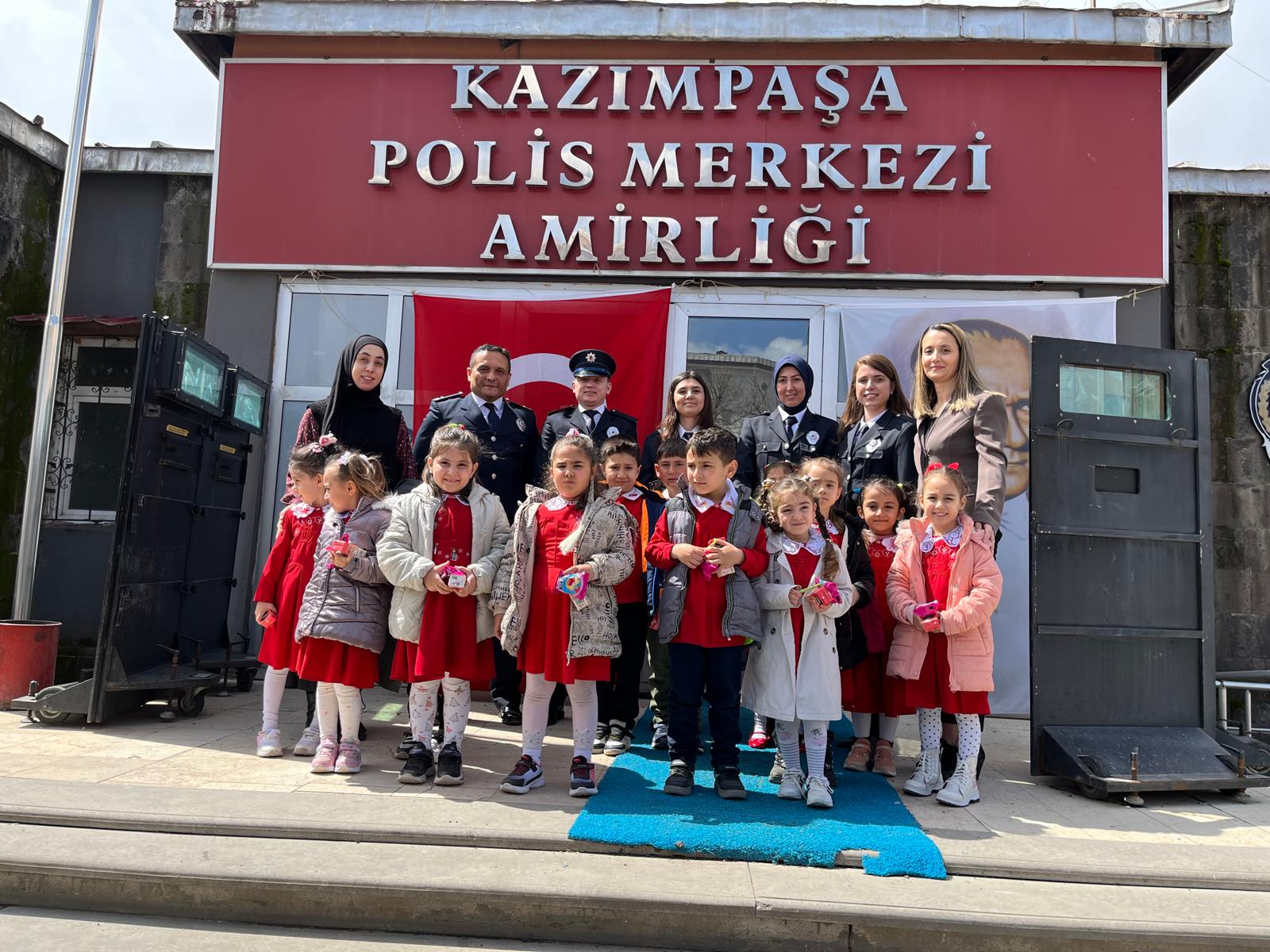 Kars'ta miniklerden kalpleri ısıtan ziyaret