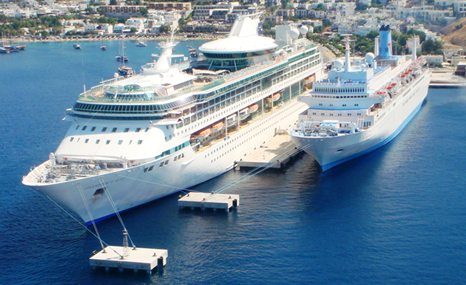 Ege Port Limanı'na üç kruvaziyer yanaştı: Bin 657 turist geldi